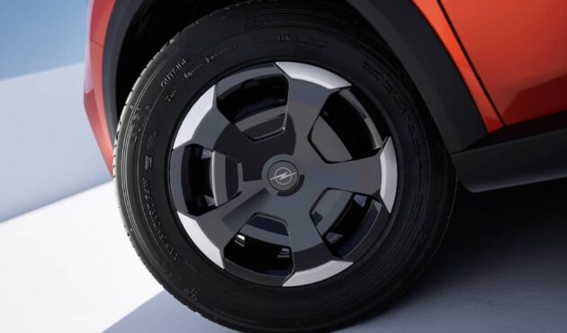 OPEL-FRONTERA-BASE-0B-00-BEV-EXTERIOR-CANYONORANGE-WHEEL_16x9_960x540