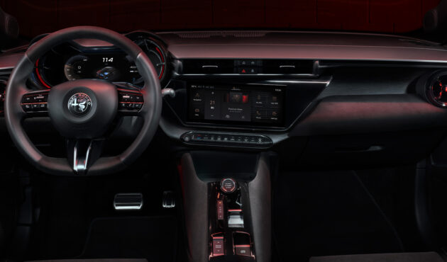 AR-ALFAROMEOJUNIOR-BEV-Interior-2000X1000-DSK-2_1