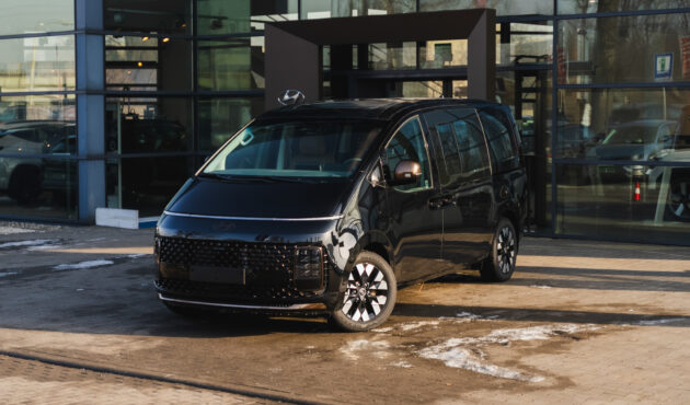 STARIA Van 1.6 T-GDI HEV 6AT 2WD Automatyczna LUXURY BRASS 2024