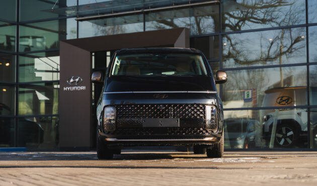 Hyundai Staria dostępna w Waro Tychy i Katowice to przestronny van Hyundai dla klientów ze Śląska szukających komfortowego auta rodzinnego