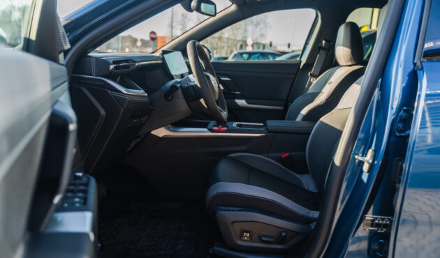 jeep-compass-wnetrze-kokpit-przod-kierownica-fotele-bielsko-biala-waro