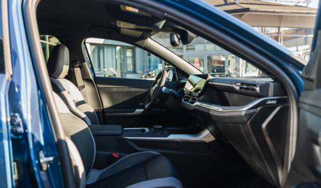 jeep-compass-wnetrze-widok-od-pasazera-kierwonica-kokpit-bielsko-biala-waro