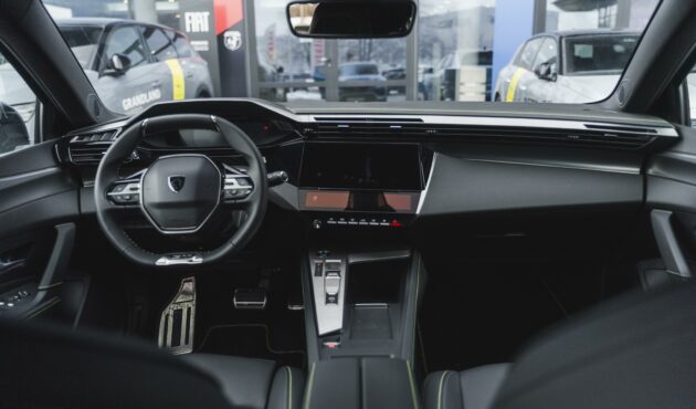 peugeot-408-i-cockpit-widok-ogolny-wnetrze-bielsko-biala-waro