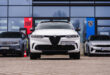 alfa-romeo-tonale-biala-przod-niski-kat-przed-salonem-bielsko-biala-waro