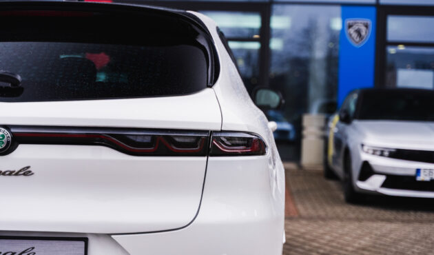 alfa-romeo-tonale-hybrid-tyl-prawy-reflektor-logo-bielsko-biala-waro