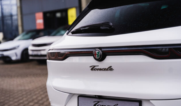 alfa-romeo-tonale-hybrid-tyl-reflektory-logo-skos-zblizenie-bielsko-biala-waro