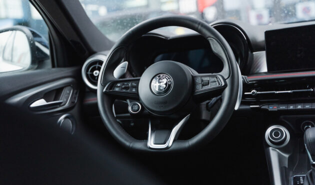 alfa-romeo-tonale-wnetrze-kierownica-skorzana-logo-bielsko-biala-waro