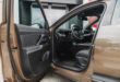 jeep-compass-brazowy-z-czarnym-dachem-przod-wnetrze-zory-waro