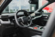jeep-compass-brazowy-z-czarnym-dachem-wnetrze-kierownica-zory-waro