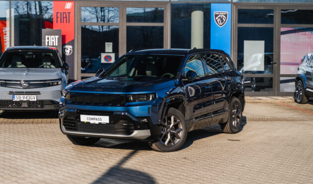 jeep-compass-niebieski-metalik-przod-prawy-profil-bielsko-biala-waro