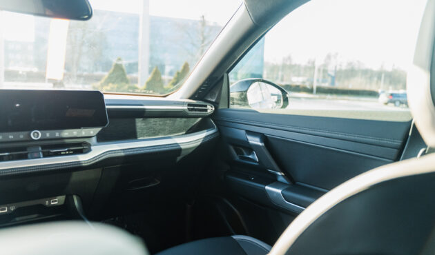 jeep-compass-niebieski-metalik-wnetrze-bok-pasazera-bielsko-biala-waro