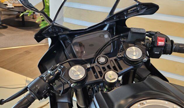 yamaha-r125-katowice-sterowanie-kierownica