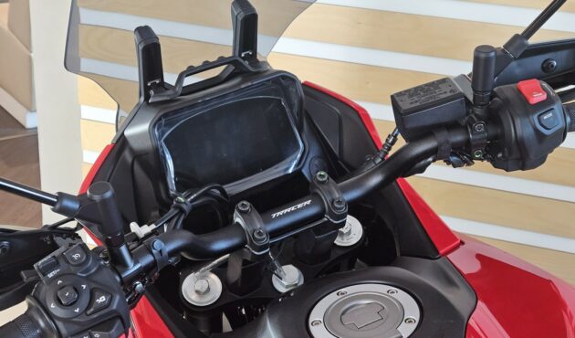 yamaha-tracer-7-katowice-sterowanie-kierownica-wyświetlacz