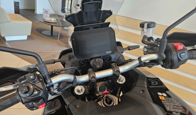 yamaha-tracer-9-katowice-kierownica-wyświetlacz