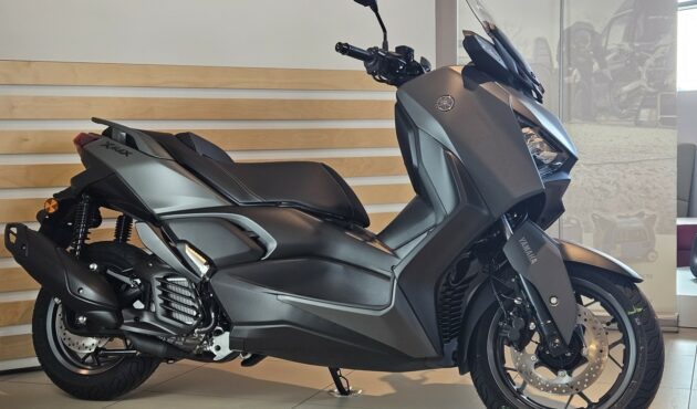 yamaha-xmax-125-katowice-prawy-bok