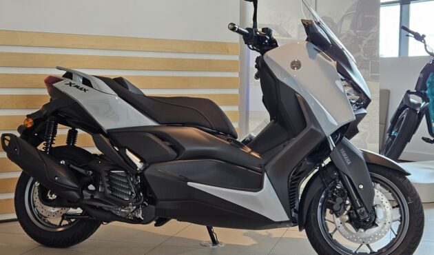 yamaha-xmax-125-tech-max-katowice-prawy-bok