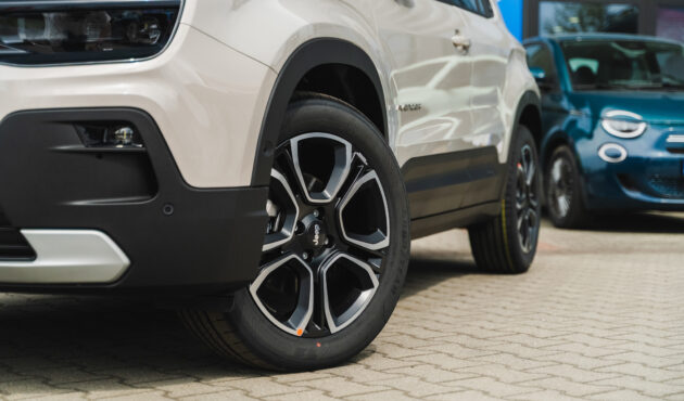 jeep-avenger-summit-felga-przednia-opona-bielsko-biala-waro