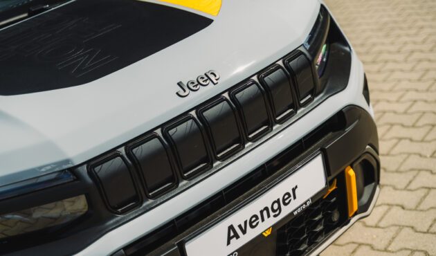 jeep-avenger-the-north-face-przod-maska-zblizenie-4xe-bielsko-biala-waro