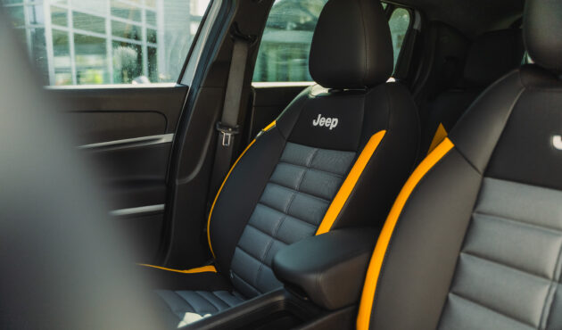 jeep-avenger-the-north-face-wnetrze-fotele-logo-4xe-bielsko-biala-waro