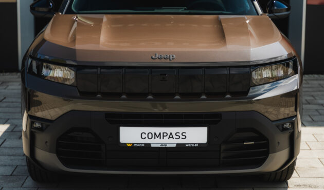 jeep-compass-brazowy-przod-zblizenie-maska-bielsko-biala-waro