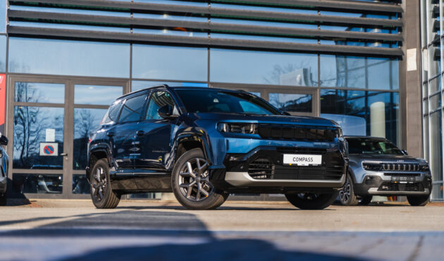 jeep-compass-niebieski-przod-lewy-profil-niski-kat-bielsko-biala-zory-waro